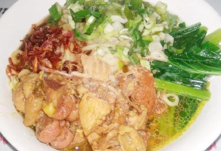 Mie Ayam Lesehan Bang Umar: Sensasi Kering yang Bikin Ketagihan di Cilacap